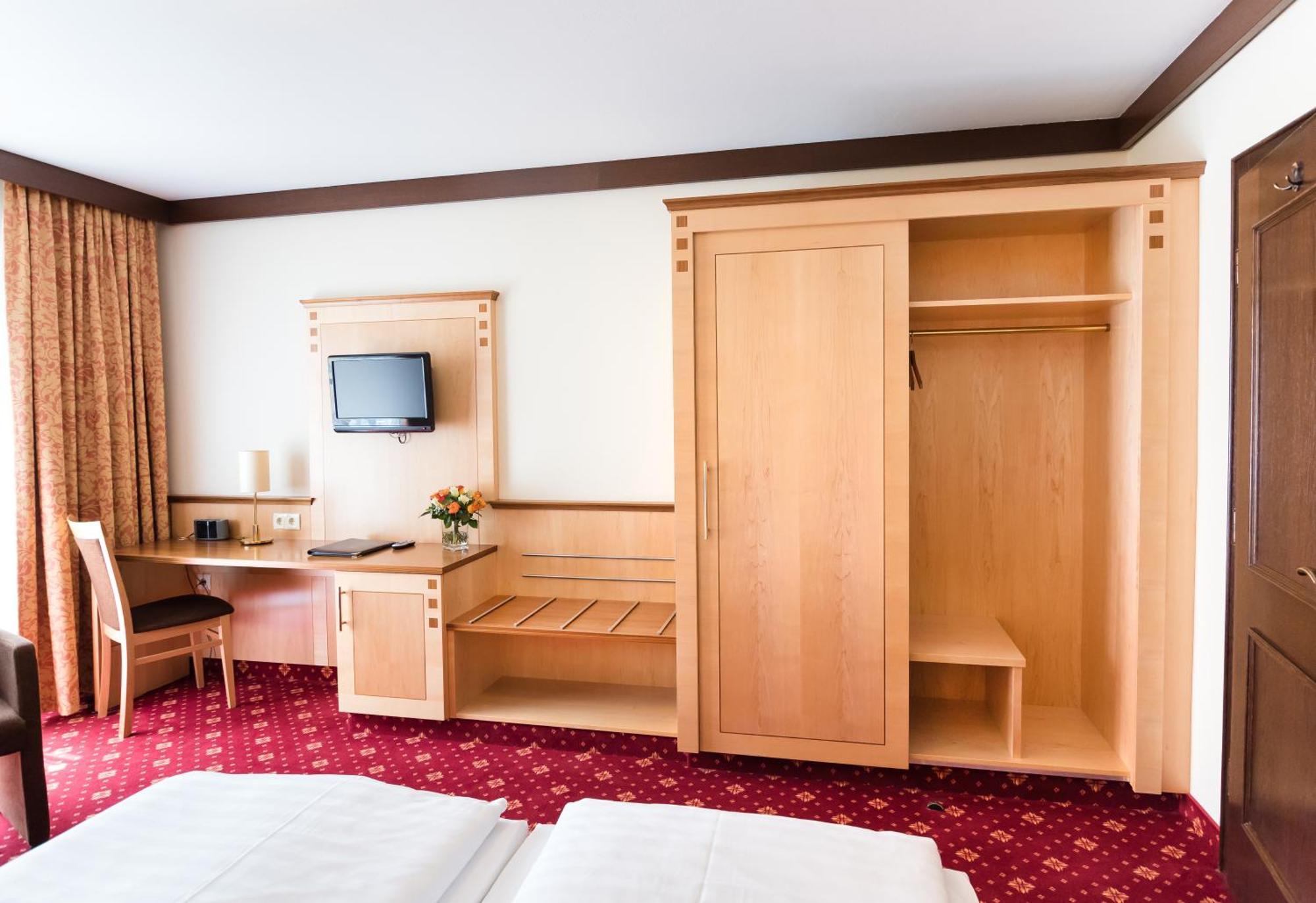 Hotel Gumberger Gmbh Garni Neufahrn bei Freising Room photo